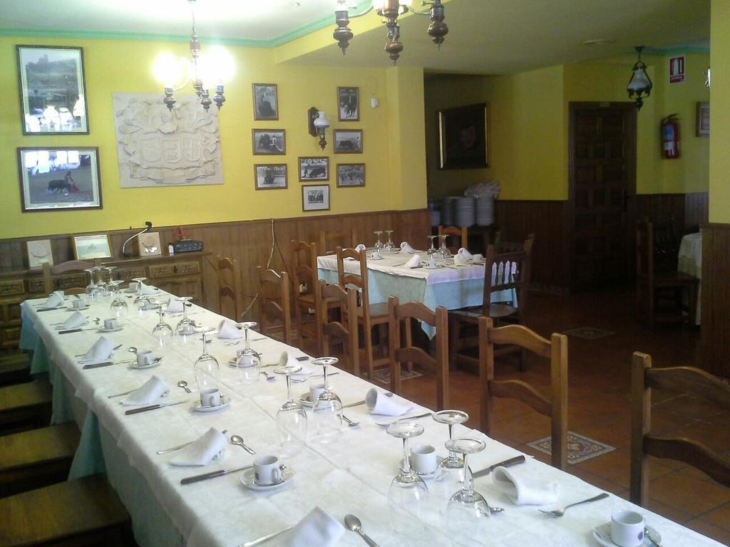 Hostal Restaurante Villa De Sepúlveda Esterno foto