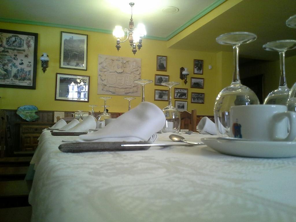 Hostal Restaurante Villa De Sepúlveda Esterno foto