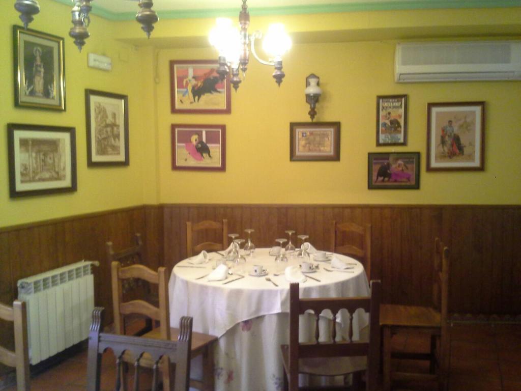 Hostal Restaurante Villa De Sepúlveda Esterno foto