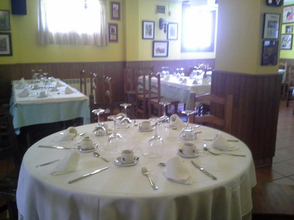 Hostal Restaurante Villa De Sepúlveda Esterno foto