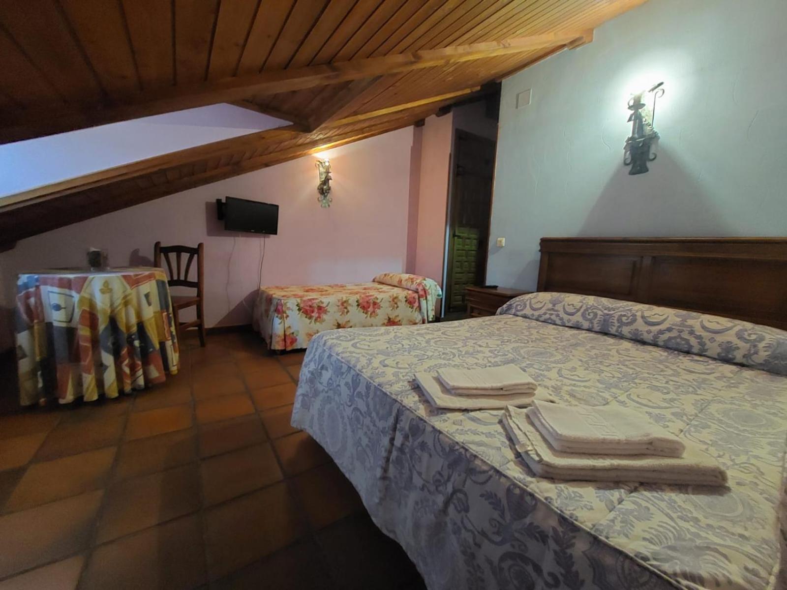 Hostal Restaurante Villa De Sepúlveda Esterno foto